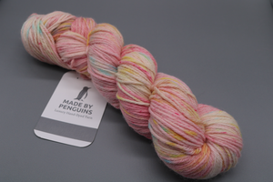 Strawberry CupCake DK -100g/225m 85% Extra-Fine Merino & 15% Nylon